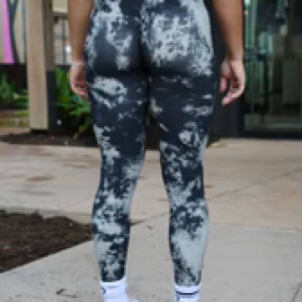 Black and White Tie-Dye Leggings